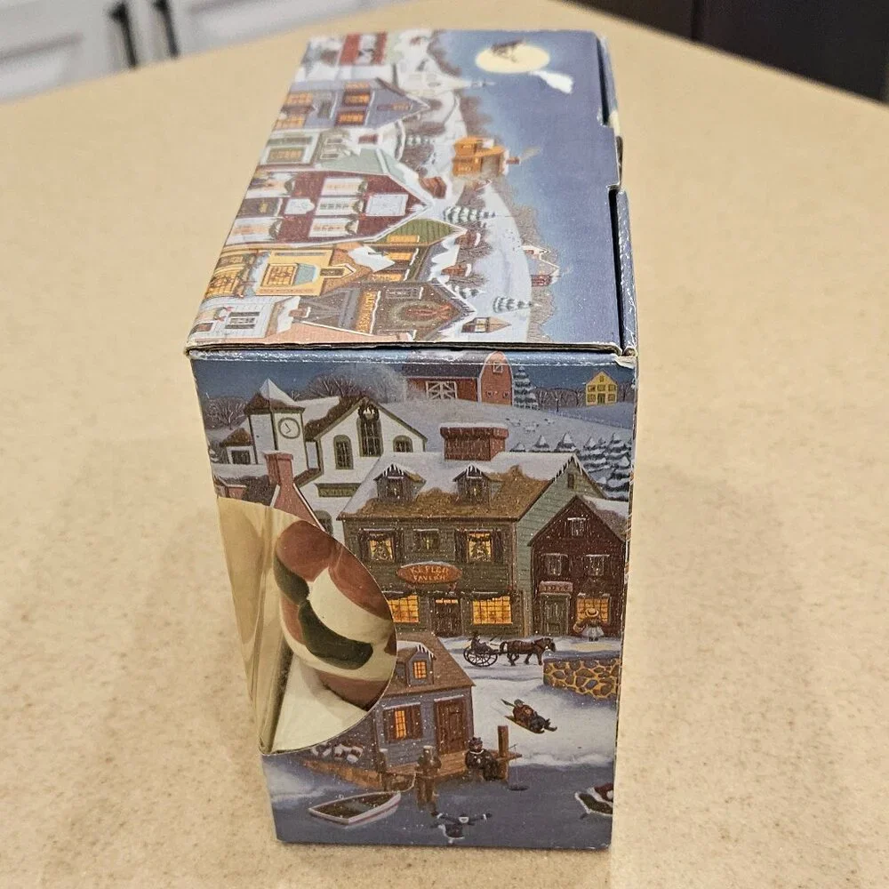 PUBLIX CERAMIC CHRISTMAS HOLIDAY SANTA & MRS CLAUS SALT & PEPPER SHAKERS SET